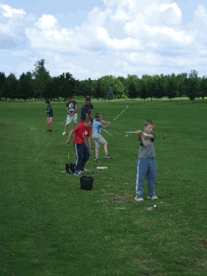 Focitáborozó gyerekek ismerkednek a golffal_1