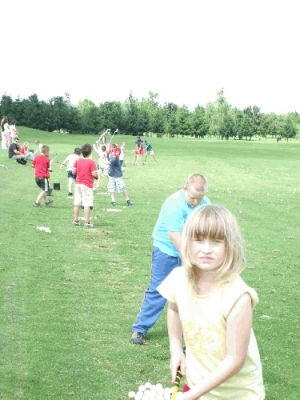 Focitáborozó gyerekek ismerkednek a golffal_3